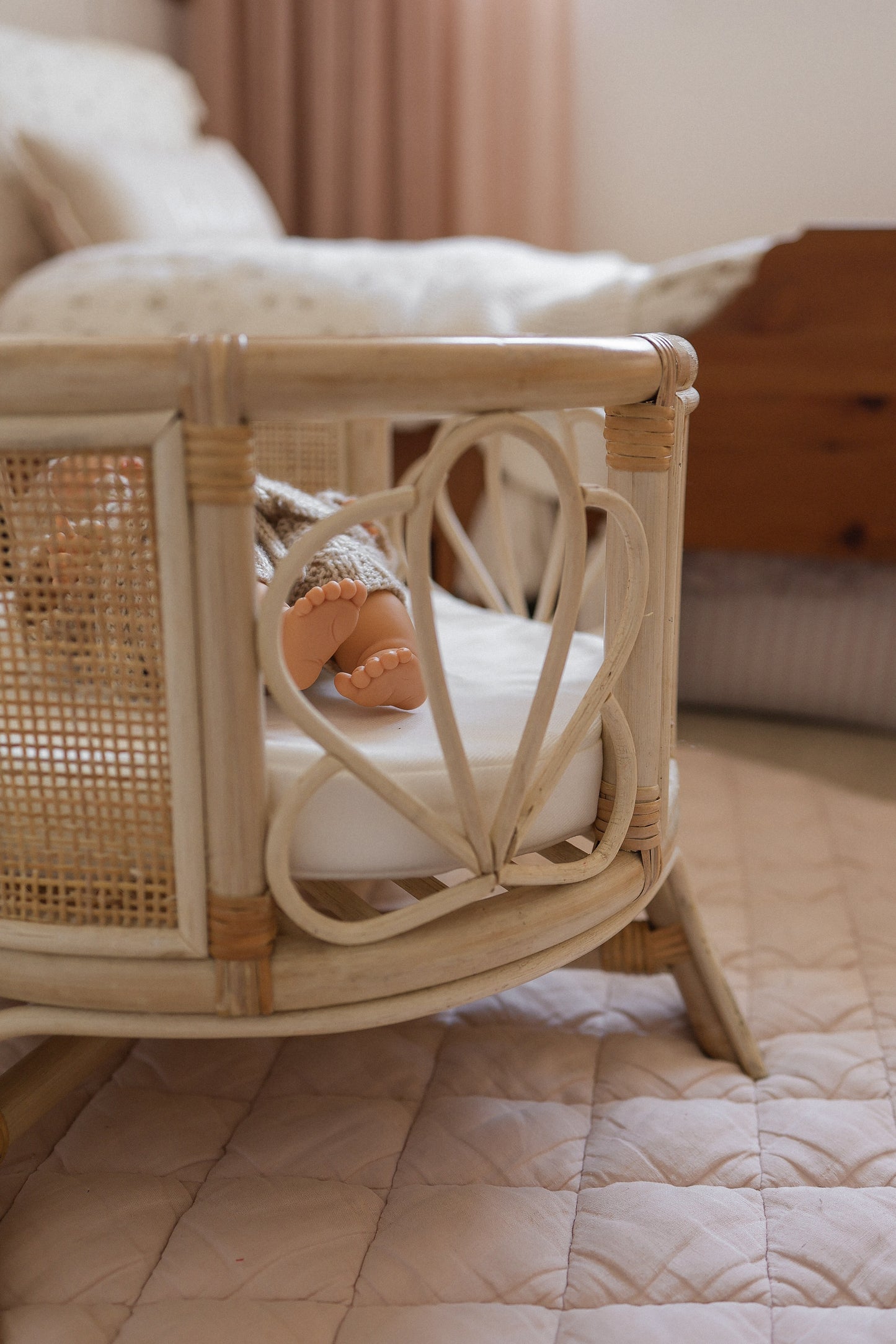 Shell Dolls Bassinet