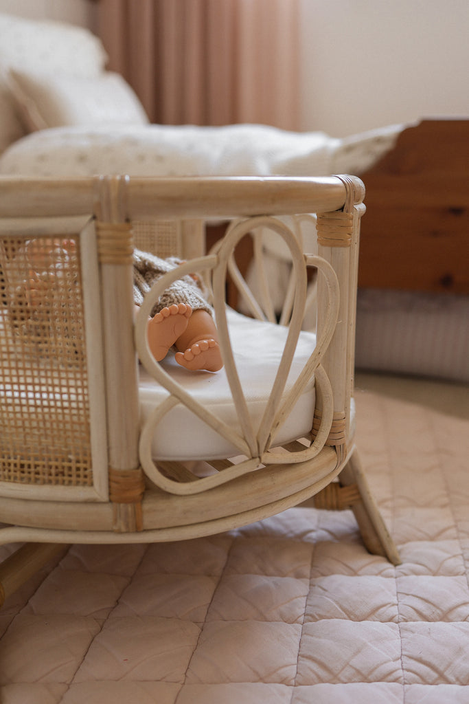 Shell Dolls Bassinet