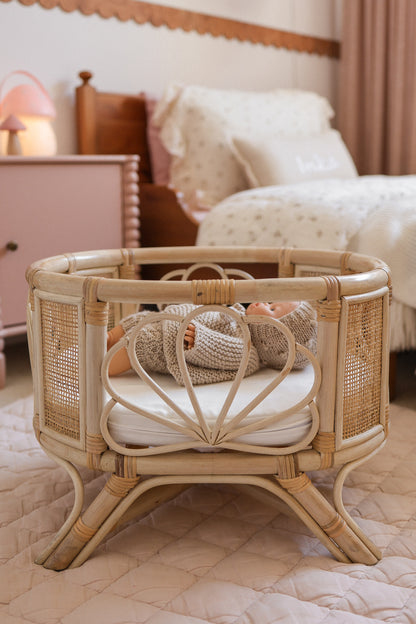 Shell Dolls Bassinet
