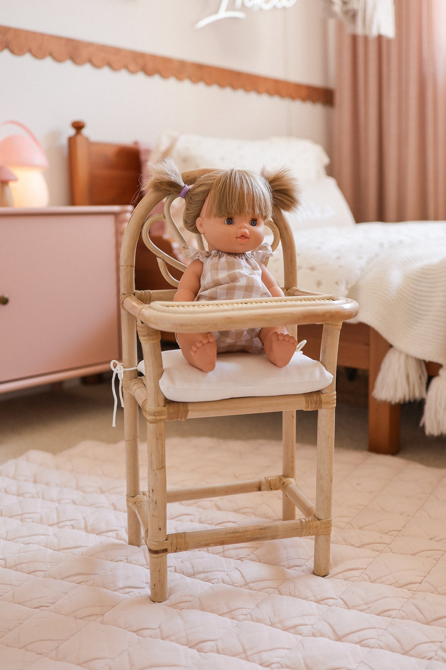Shell High Chair